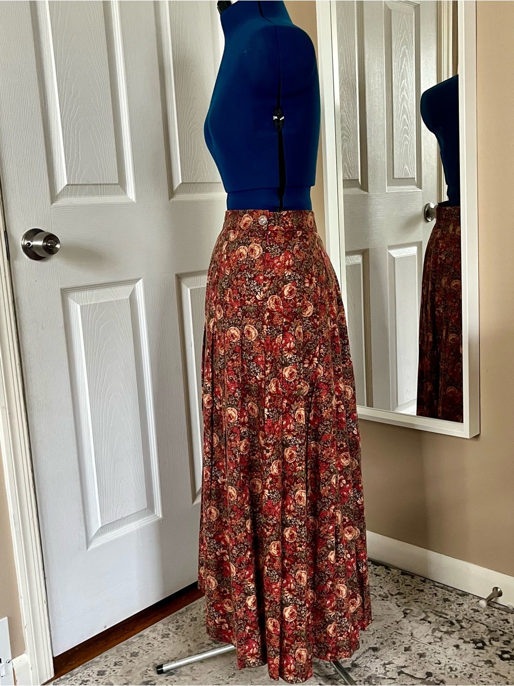 Vintage Laura Ashley pleated floral maxi skirt, size 10*(check measurements) - Picture 5 of 8